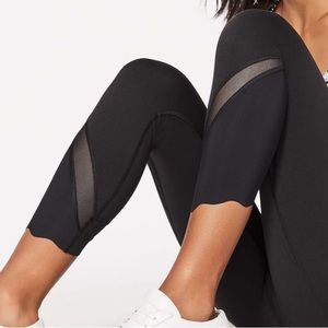lululemon Wunder Under Crop Scallop size 6